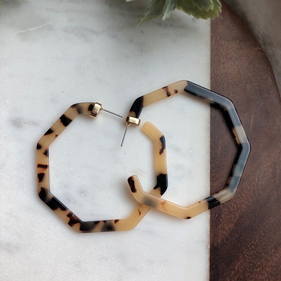 NWOT!! The Delia -Tortoise Shell Resin Earring - Picture 6 of 6